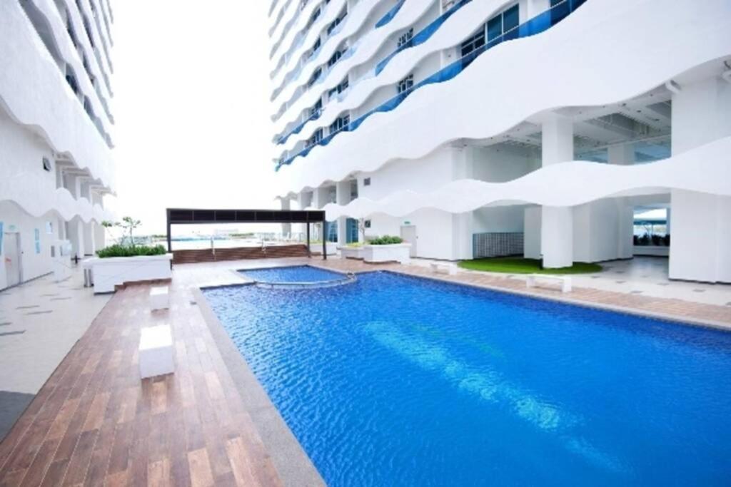 Appartement The Wave - Kota Laksamana -- Pool View -- 6 Pax à Malacca Extérieur photo