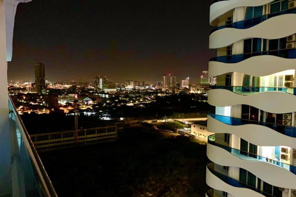 Appartement The Wave - Kota Laksamana -- Pool View -- 6 Pax à Malacca Extérieur photo